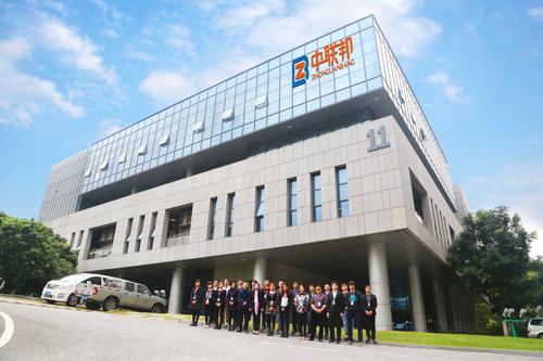 超純水機-廣東中聯(lián)邦精細化工與成都奧邁科技公司簽訂超純水機合作協(xié)議！